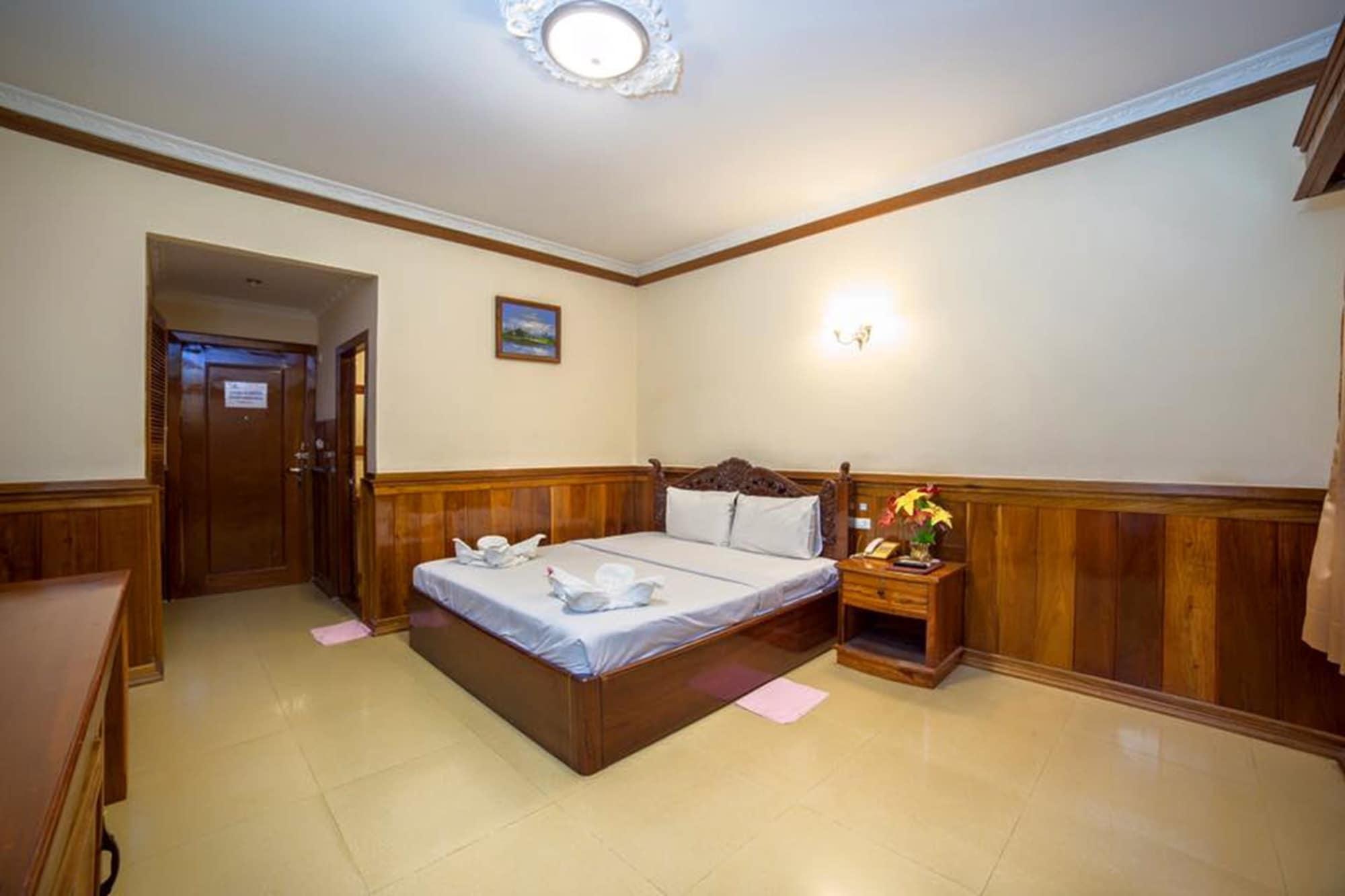 Banan Hotel Battambang Extérieur photo