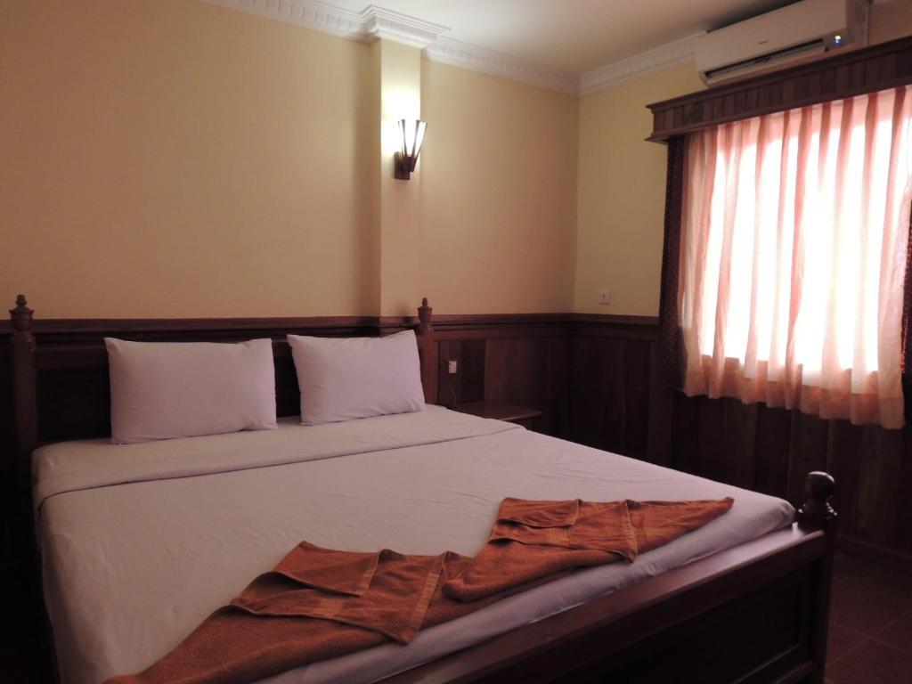 Banan Hotel Battambang Extérieur photo
