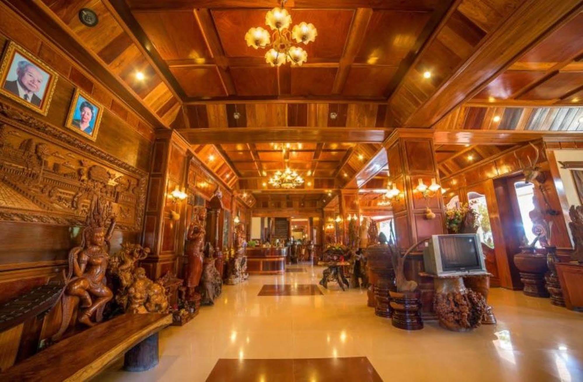 Banan Hotel Battambang Extérieur photo