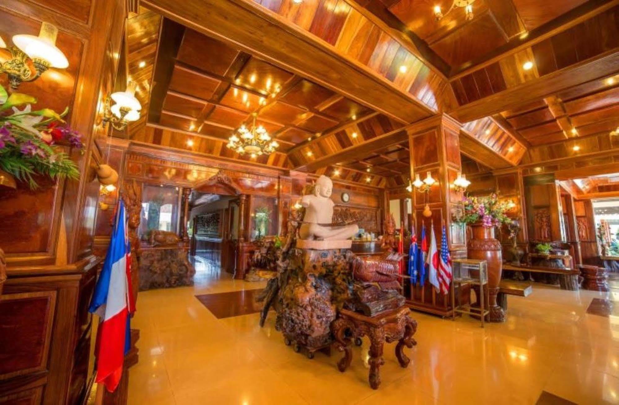 Banan Hotel Battambang Extérieur photo