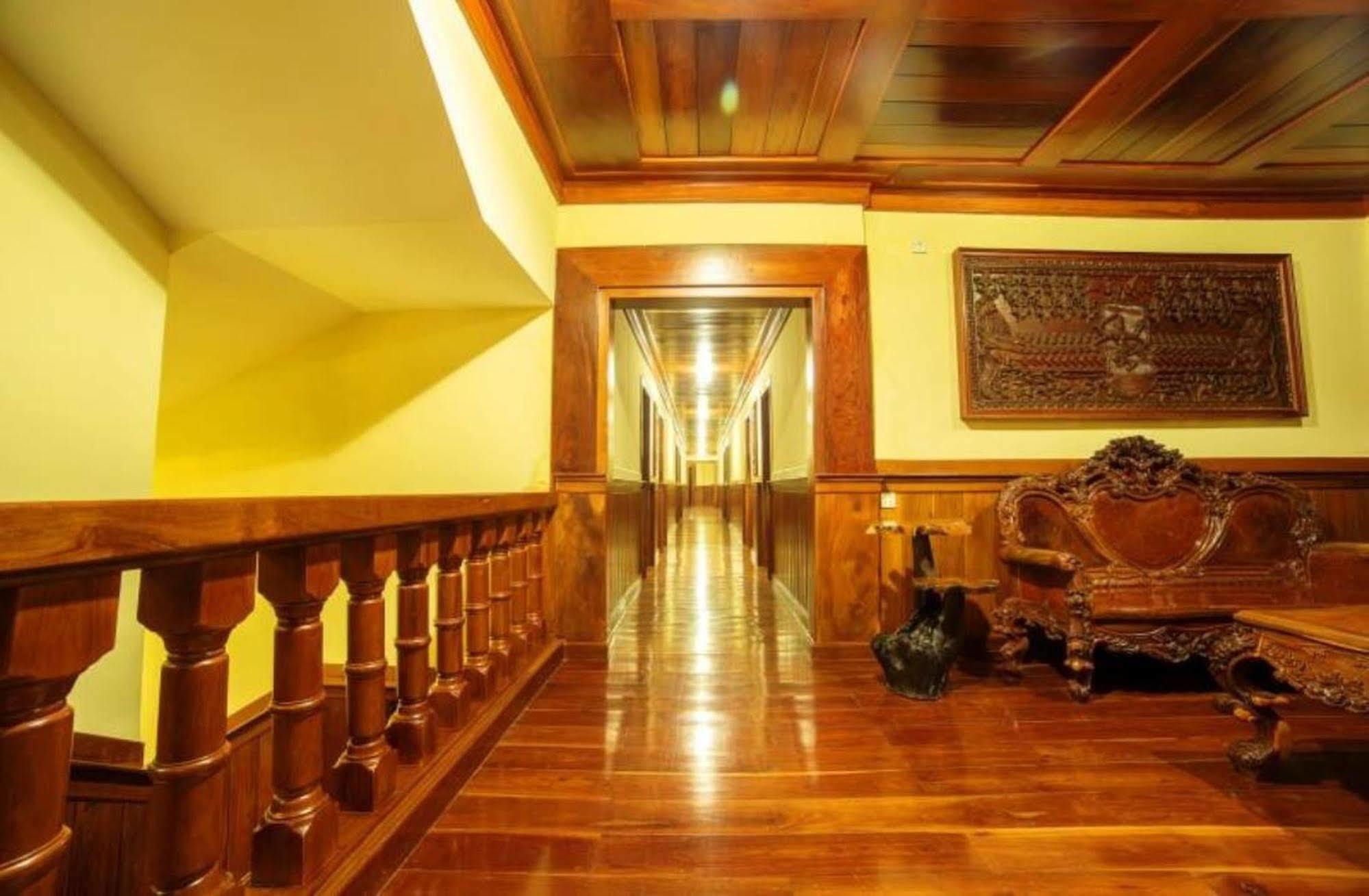 Banan Hotel Battambang Extérieur photo