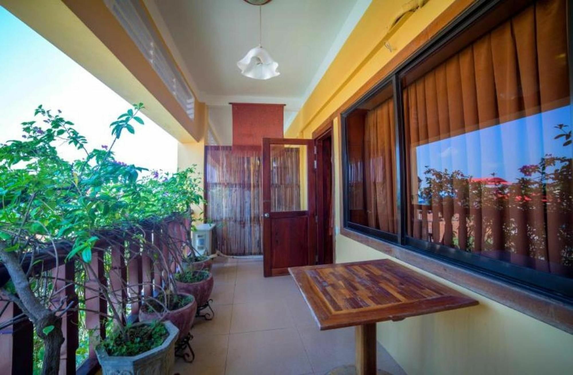 Banan Hotel Battambang Extérieur photo