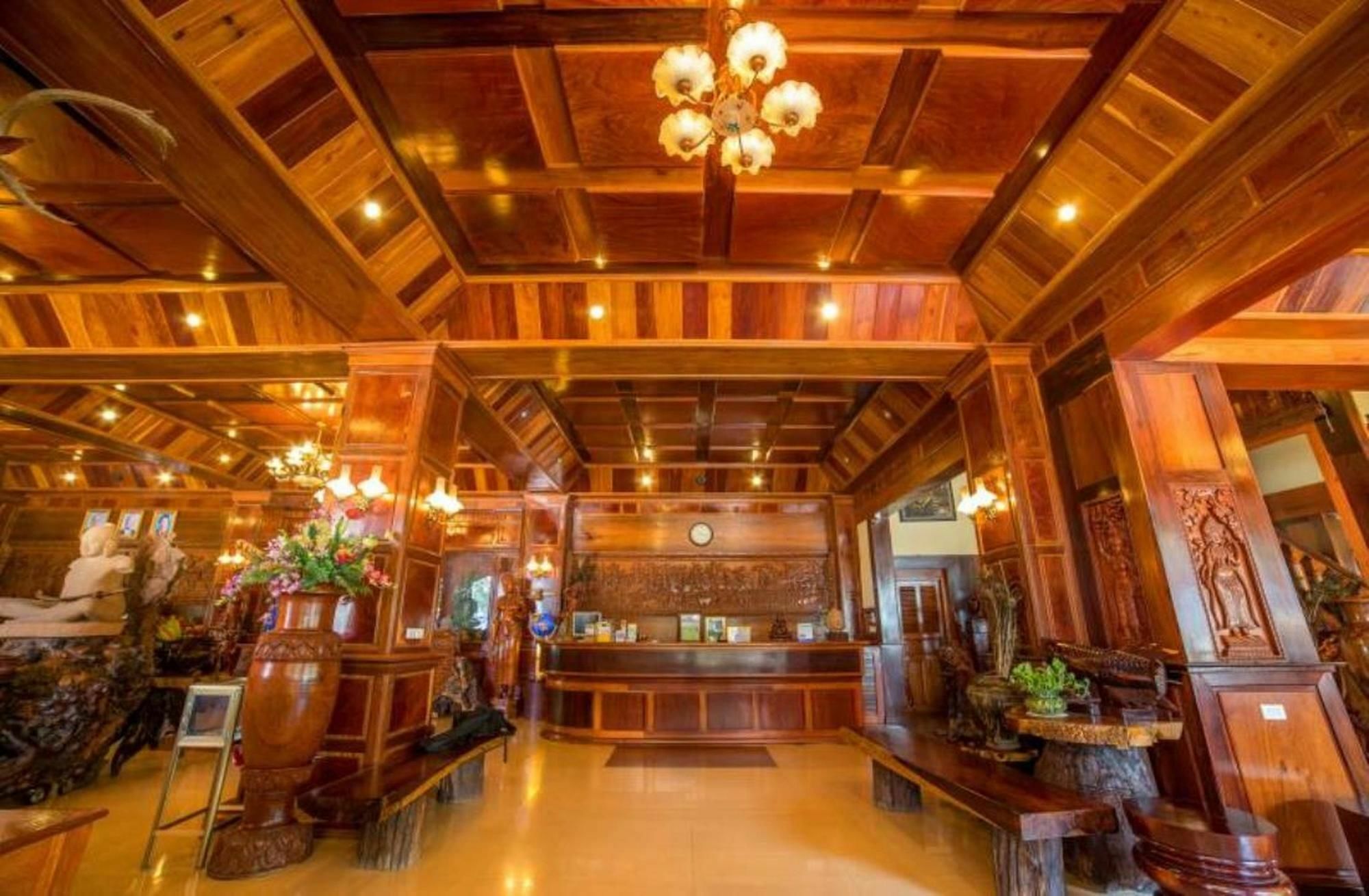 Banan Hotel Battambang Extérieur photo